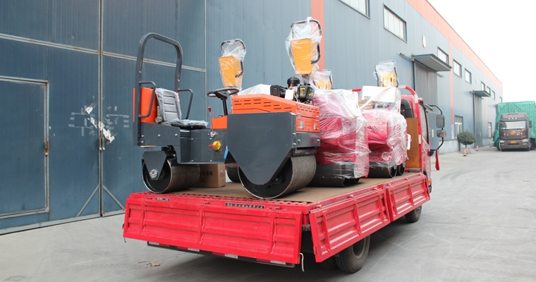 乐橙国际一批小型压路机发往浙江